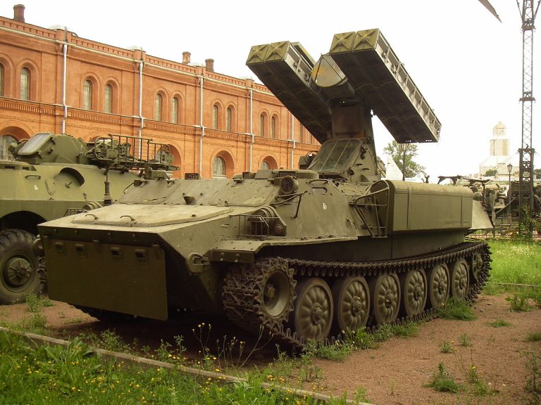 1200px-9A35_Strela-10